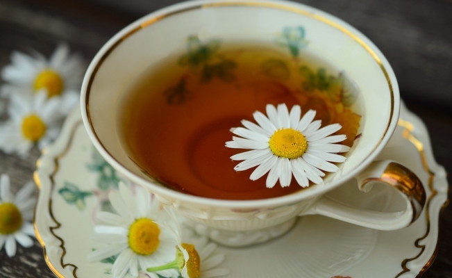 9. Té de manzanilla. 
La bebida ideal para tomar antes de ir a dormir, está libre de cafeína y gracias a su efecto, permite que te relajes. 
Foto: Pixabay.