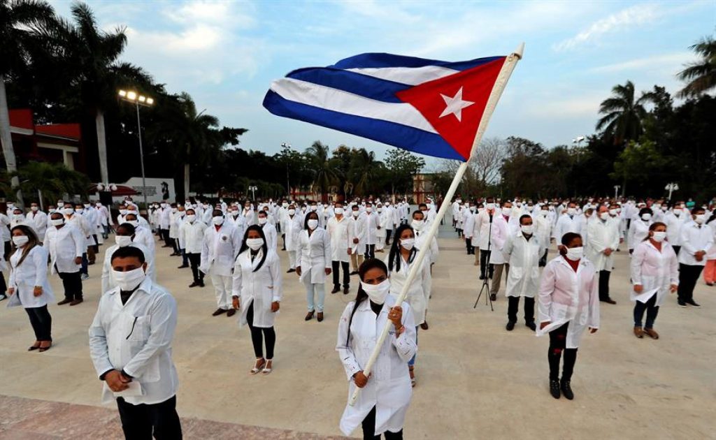 A México le ha costado 135 millones de pesos que médicos cubanos combatan la pandemia en el país