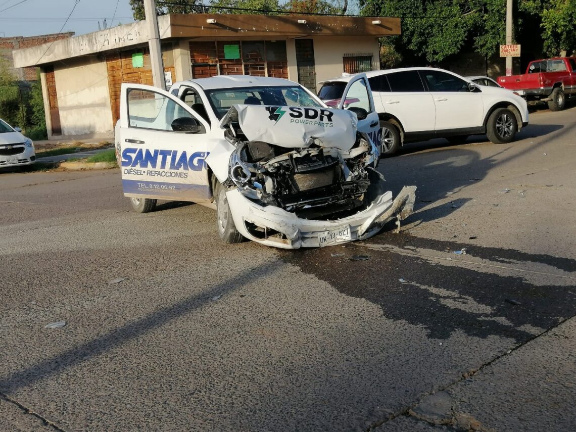 Tres Lesionados Deja Aparatoso Accidente En El Centro De Los Mochis