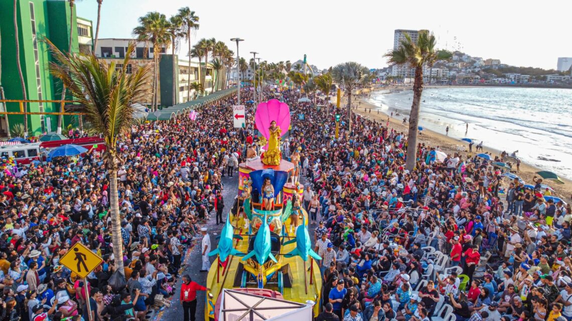 “Se lucieron” Rocha aplaude Carnaval de Mazatlán donde asistieron más